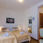 Five-bedroom In Mali Apartamento *