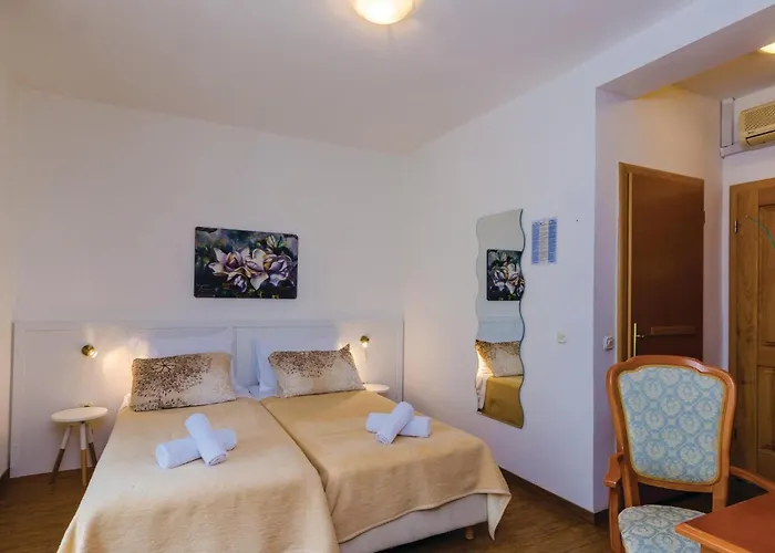 Five-bedroom In Mali Appartamento *