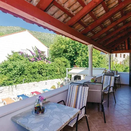 Five-bedroom In Mali Lejlighed *