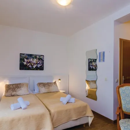 Five-bedroom In Mali Lejlighed *