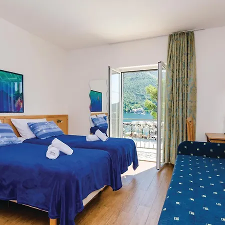 Gorgeous Apartment In Zaton Mali With Kitchen *